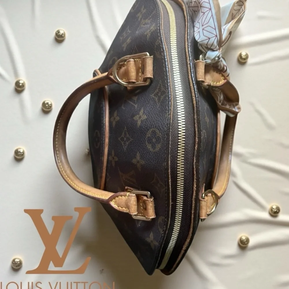 Louis Vuitton Monogram Ellipse Hand Bag with COA, A BEAUTY!